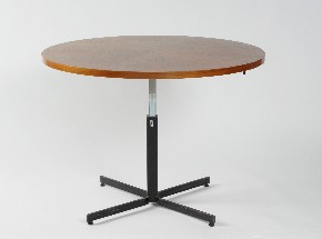 Nastavitelný stolek