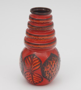 Červená keramická váza