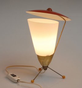 Stolní lampa na trojnožce