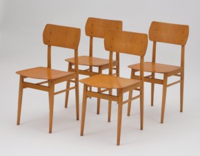 Set dřevěných jídelních židlí