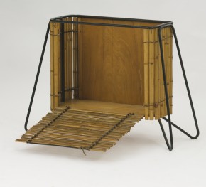 skříňka z bambusu