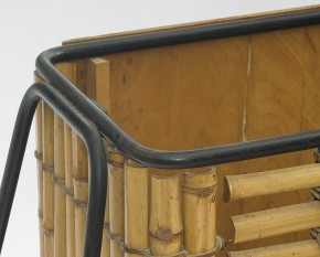 skříňka z bambusu