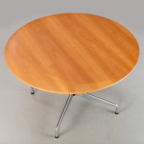 Jídelní stůl Charles & Ray Eames 