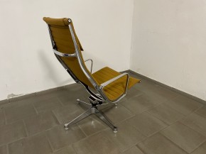 Otočné křeslo Charles & Ray Eames 124
